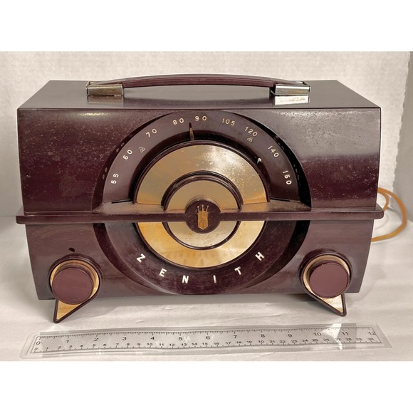 Host Pick VINTAGE BAKELITE ZENITH VACUUM TUBE RADIO Original Plug. Art Deco - Picture 2 of 13
